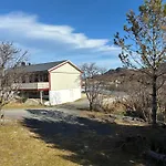 펜션 House By The Sea, Lofoten