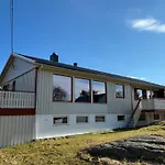 펜션 House By The Sea, Lofoten *