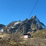 Semesterbostad House By The Sea, Lofoten Ballstad