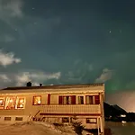 House By The Sea, Lofoten בלסטאד